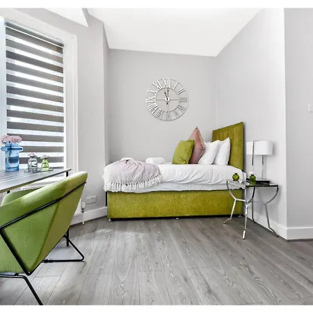 Tranquility In Bloom: Refreshing 2Br Apartment